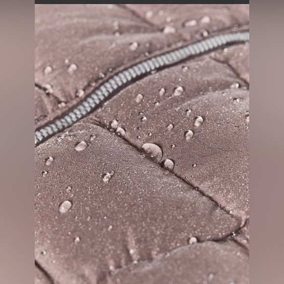 Lululemon Pack It Down Vest
Mauve Stone-NWOT-Sz 4 - Picture 9 of 12